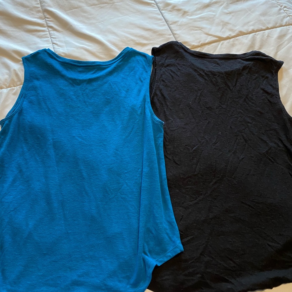 Lot of 2 Old Navy tanks - Picture 6 of 6